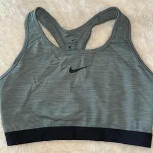 EUC Nike Women’s Sports Bra